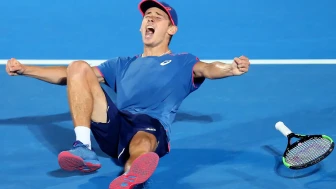 De Minaur, Medvedev'i Mağlup Ederek Monte-Carlo Çeyrek Finallerine Yükseldi!